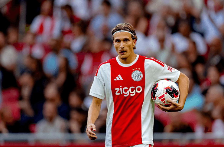 Mika-Godts-Ajax-Istimewa-2
